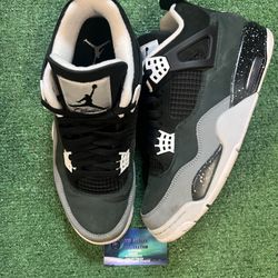 Jordan 4 fear 2024 size 10.5men/12women