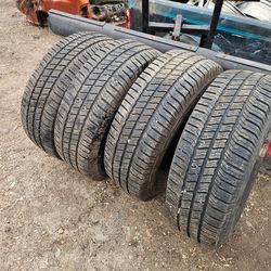 285/70R17 michelin
