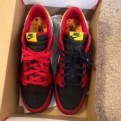 Size 13 Nike dunk low retro LTD