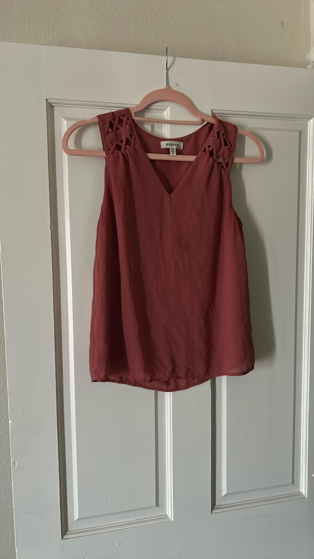 Women’s blouse size small