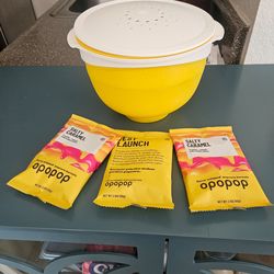 Microwave popcorn bowl with 3 bags of popcorn