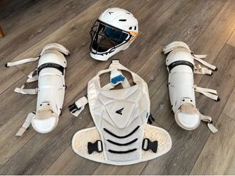 Easton Jen Schro The Very Best fastpitch catcher’s set