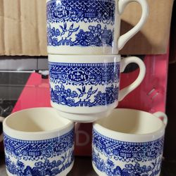 Blue Willow 4 Cup Set, Vintage Royal China Ironstone Oriental