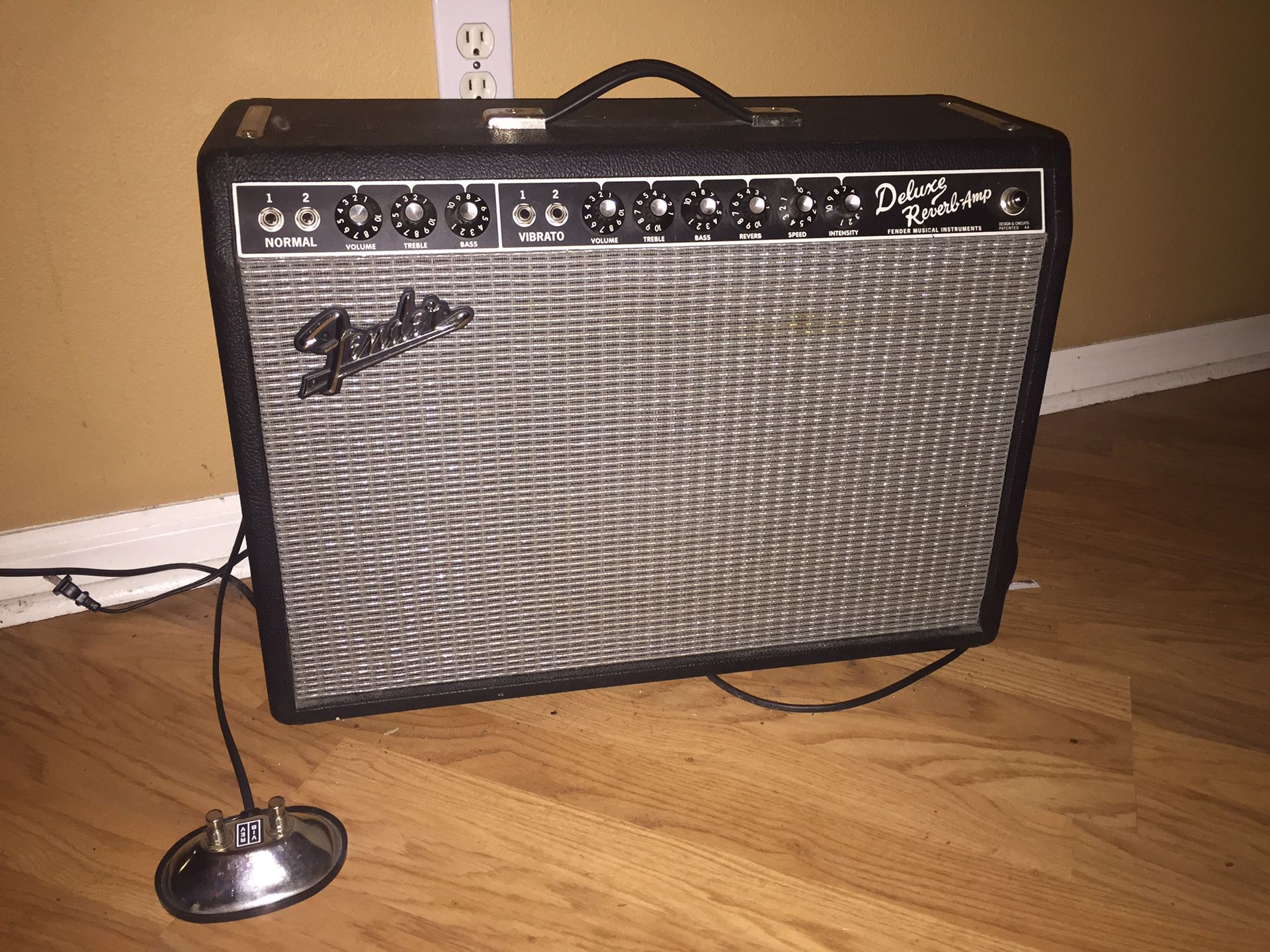 Fender ‘65 Deluxe Reverb 22-watt tube amp