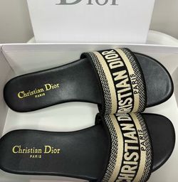 Women’s sandals