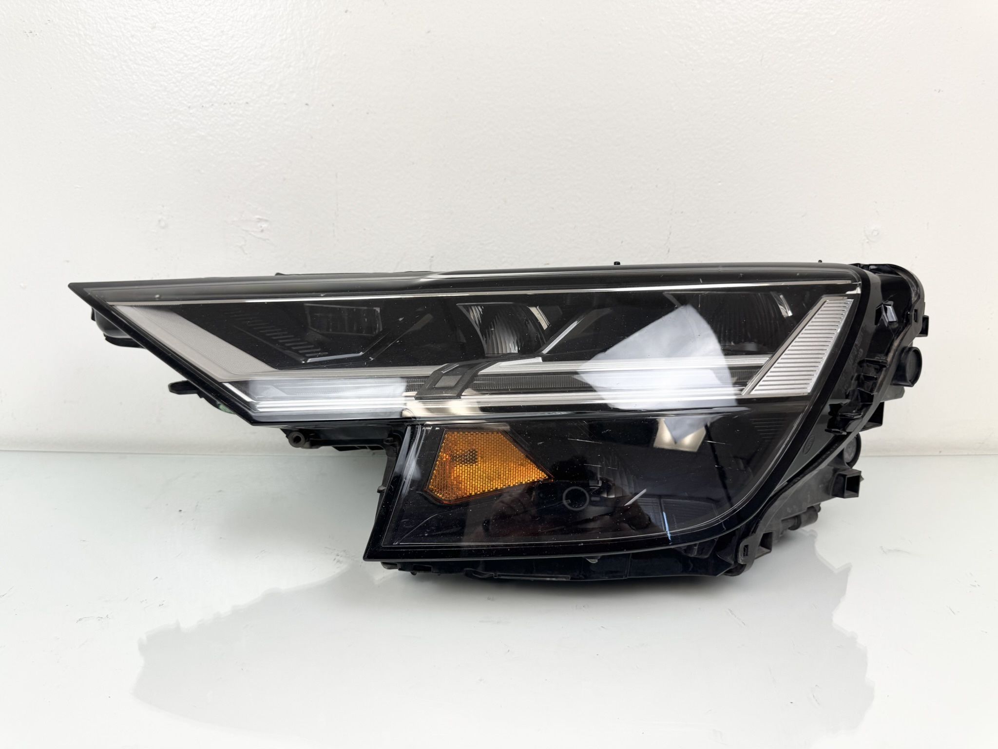 2018-2022 AUDI Q8 HEADLIGHT LEFT DRIVER LED  OEM