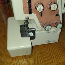 Sewing 🧵 Machine Máquina De Coser