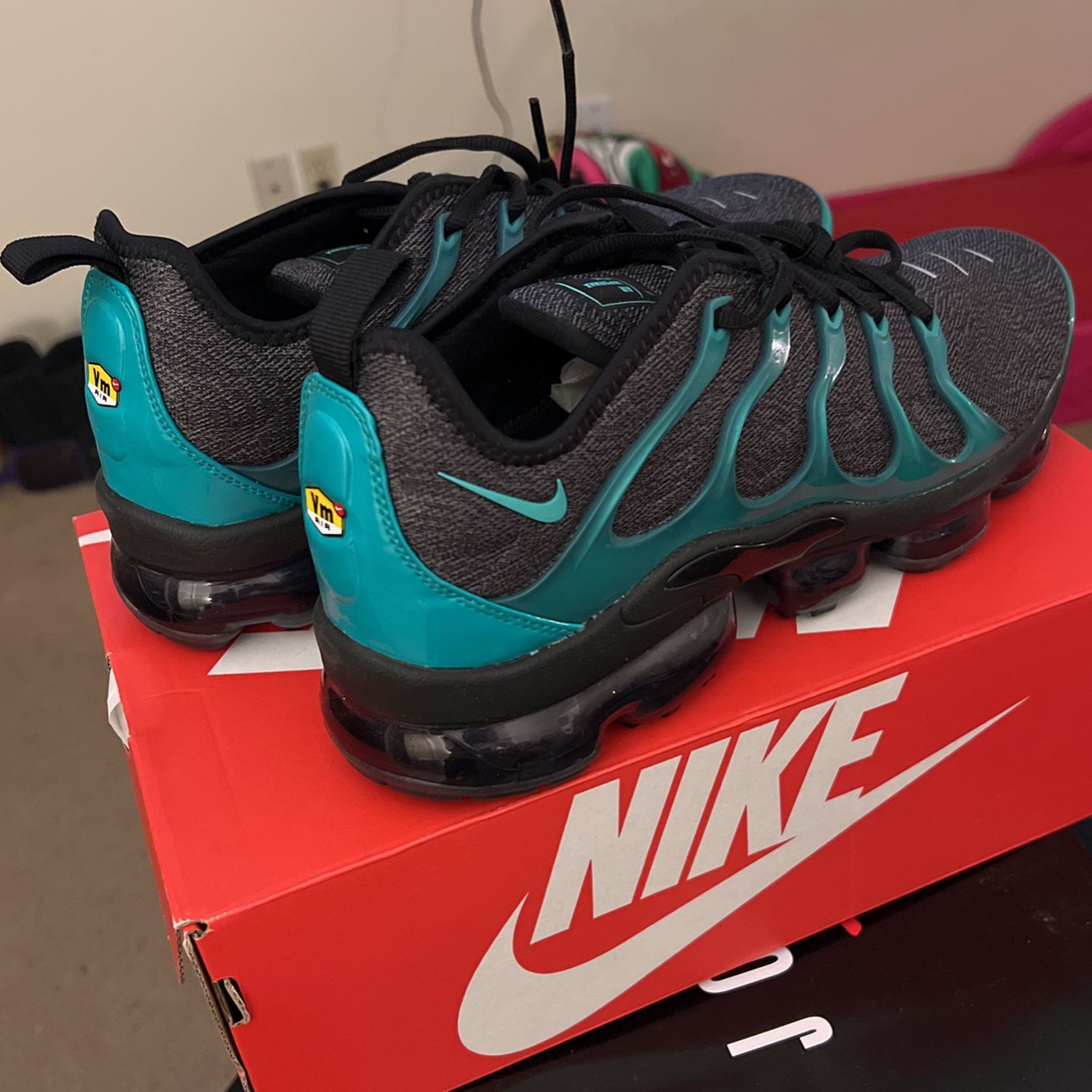 2018 Eagles Super Bowl Vapormaxes Plus