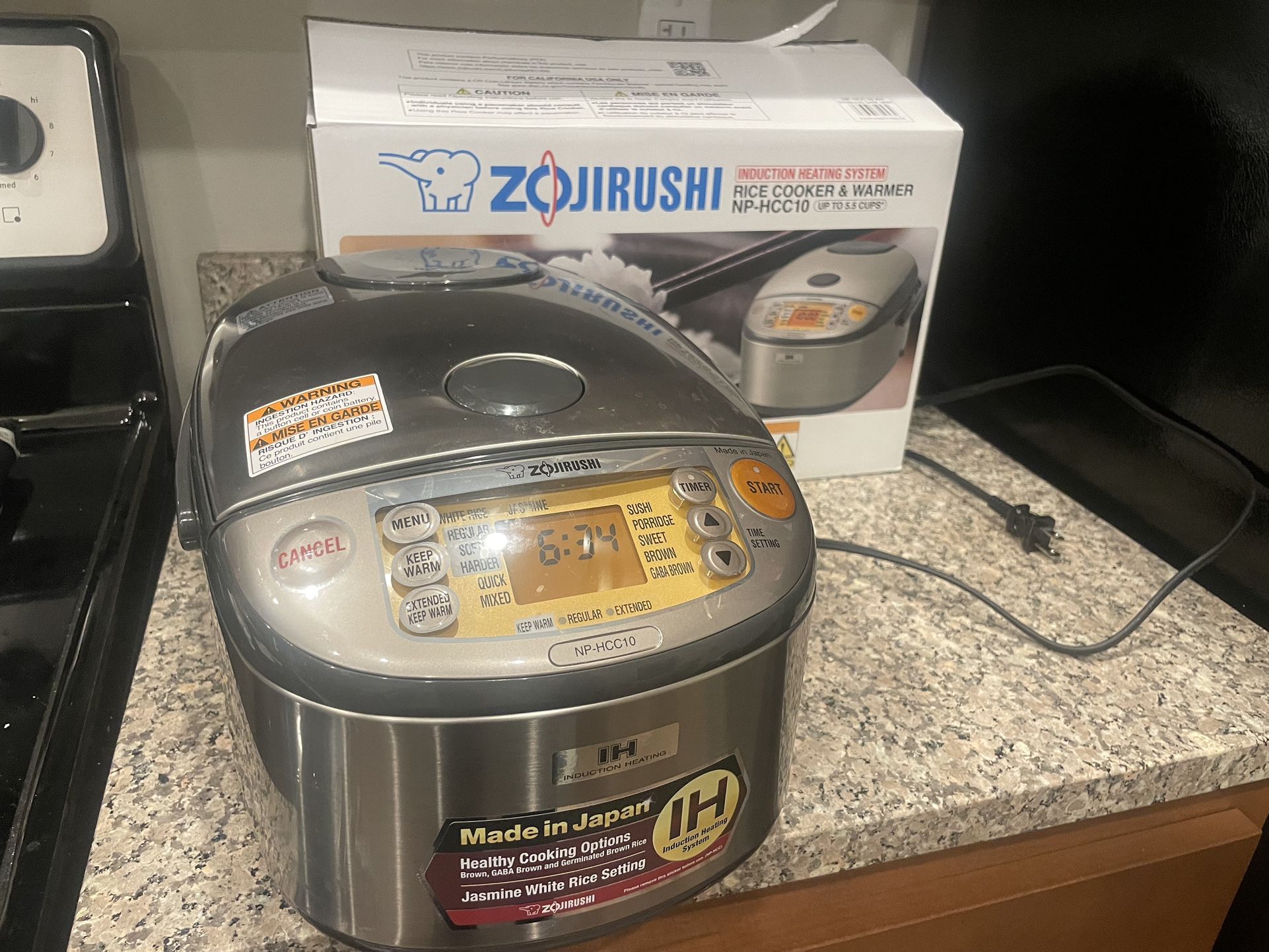 Zojirushi NP-HCC10 Induction Heating System Rice Cooker and Warmer Used