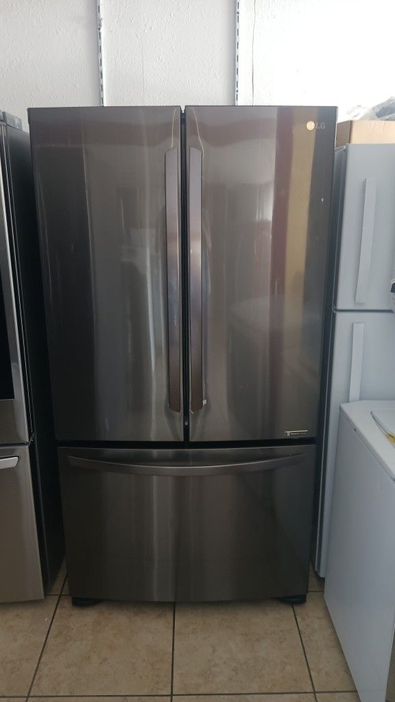 L.G. REFRIGERATOR ICE MAKER EVERYTHING GOOD.