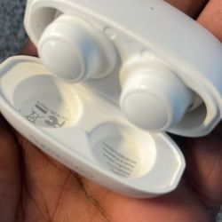 Wireless Bluetooth noise cancellation earbuds