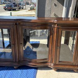 Display Cabinet - Sideboard 
