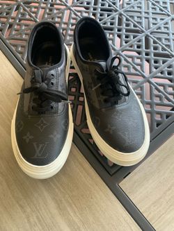 Louis Vuitton men size 9