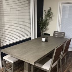 Dinning Table 