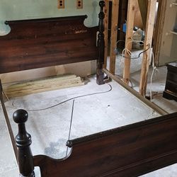 6 Peice Bedroom Set (solid wood)