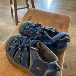 Boys Keens 12
