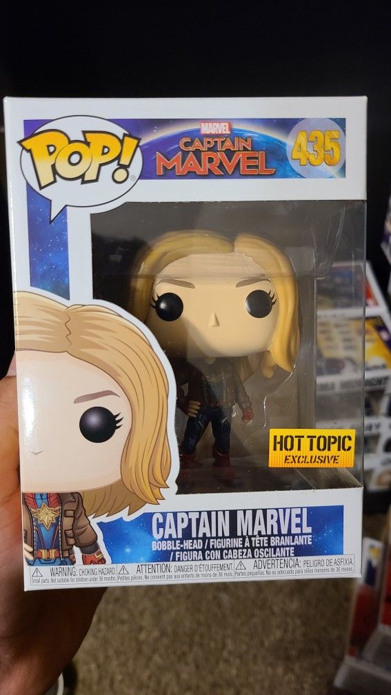 Captain Marvel In Jacket (Hot Topic Exclusive)