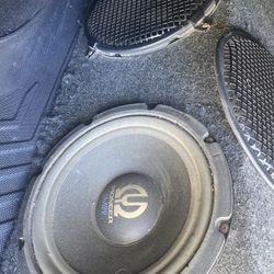 1000W AMP And 12 Inch Speaker Box With Two Used Speakers