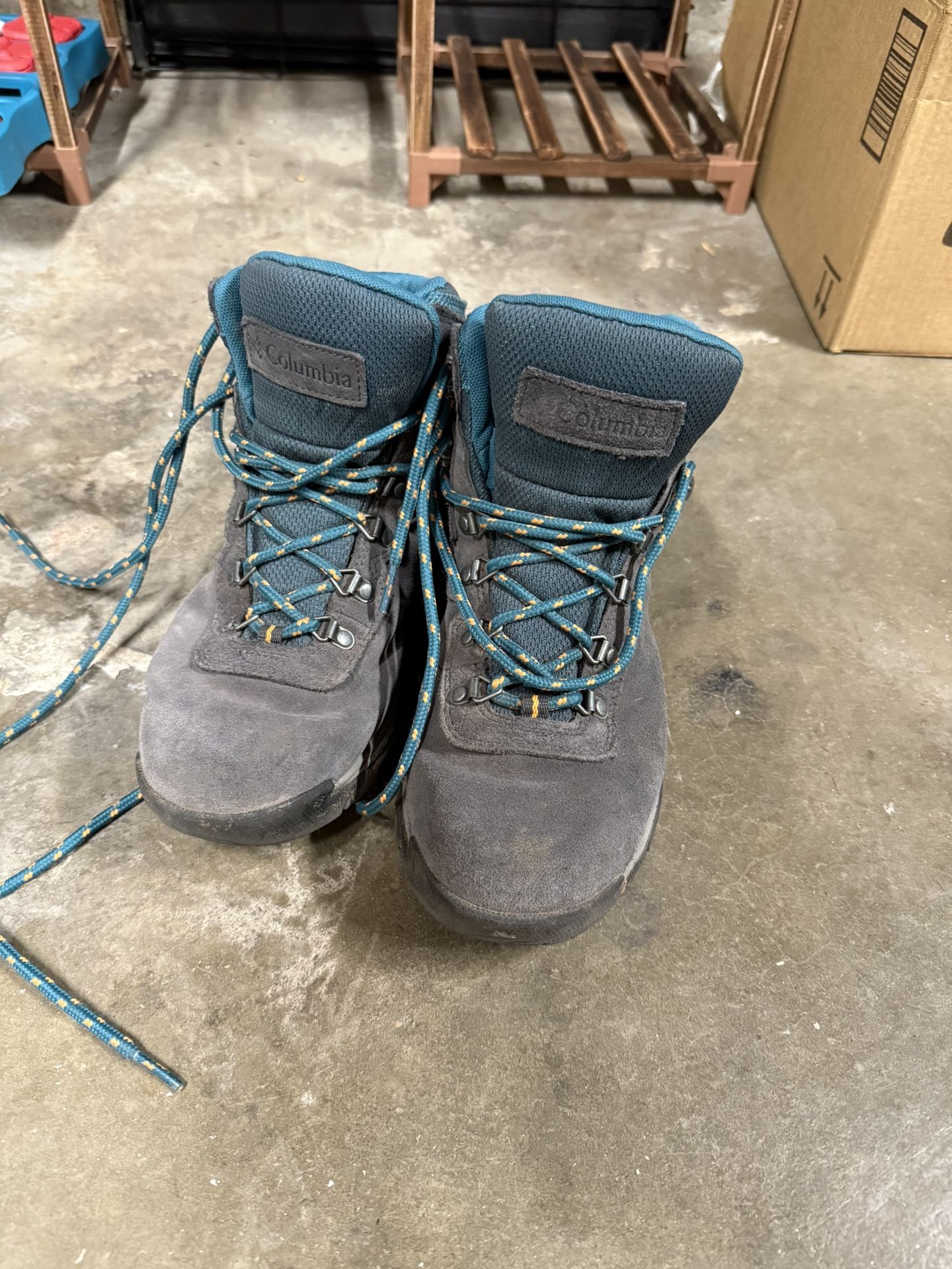 Columbia Hiking Boots Size 9