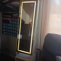 Miror With Lights And Storage