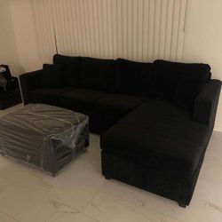 Brand New Black Sectional With Free Ottoman 