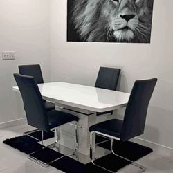 New 5pc Dining Set In.m Box 