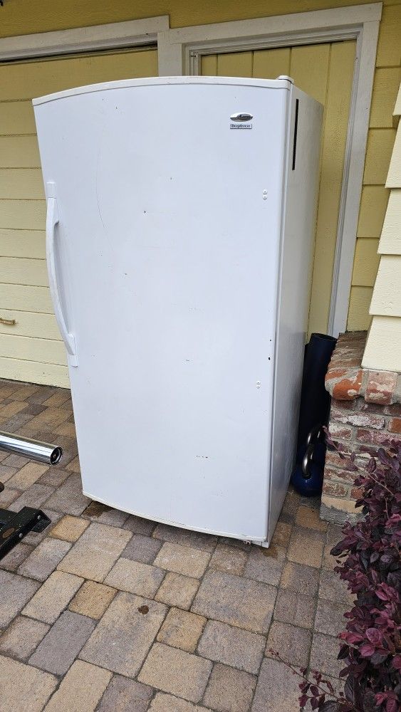 Freezer (Free) (Pending pickup)