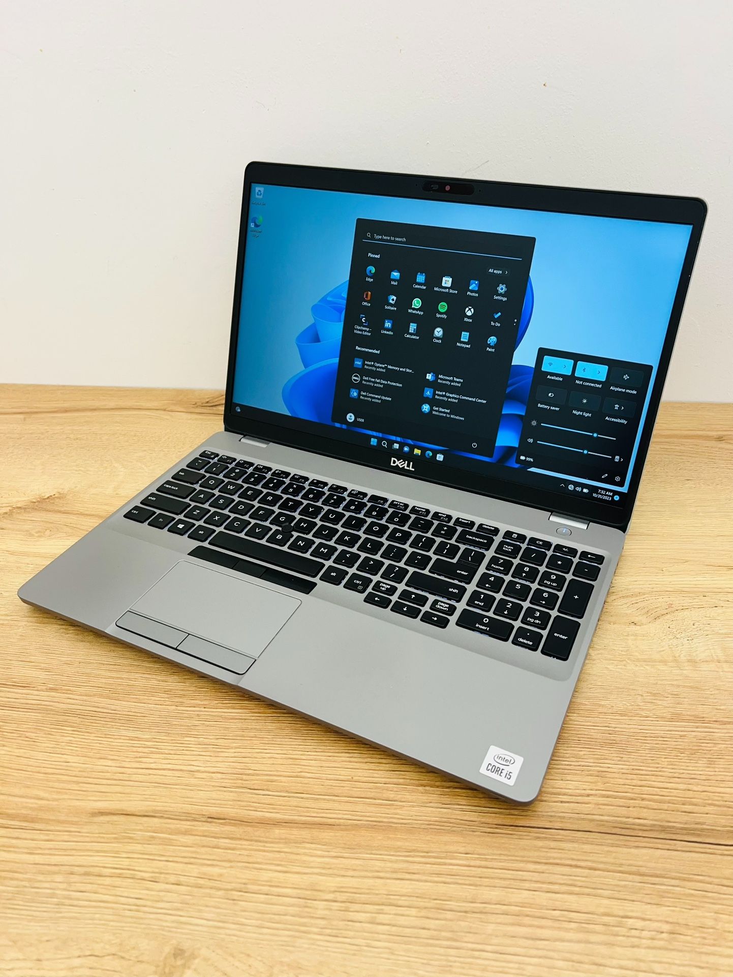 Dell 15.6” i5 Quad Core 10th Gen Full HD laptop / Windows 11 Pro / SSD / WiFi 6 AX / Camera / HDMI / Bluetooth / Backlit / Charger