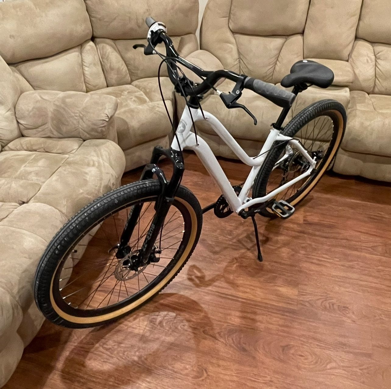 Schwinn Vega Hybrid Bike 27.5” Wheels, 17.5” Aluminum Frame
