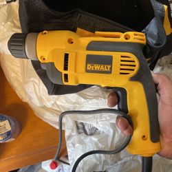 DEWALT 3/8 DRILL 