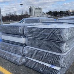 Queen Mattress - Double Sides - Come With Free Box Spring - Free Delivery 🚚 Today