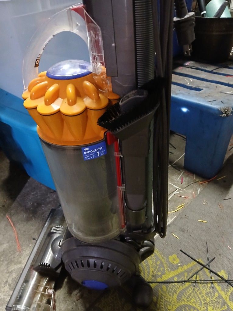Dyson Vacuum DC 40