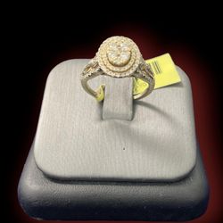 10 kt Gold & Diamond Ring