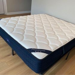 Dreamcloud Original King Size Mattress Bed - Like New Condition 