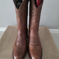 Size 7.5 original goat skin round toe boots