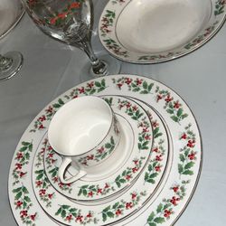 Christmas Plate Set