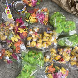 Free Small Toys (rubber Ducks, Diving Ducks)