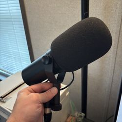 Podcasting suite - Shure Sm7b, Lewitt Connect 6, Stream deck Plus, Light And Mic Stand