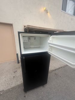 Fridge kenmore 30” wide