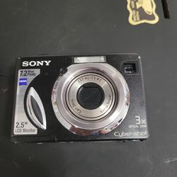 Sony DSC -W17.        7.2 MP. camera