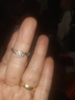 Size 8 Ring 925/14 Carat Gold / All Real Diamonds