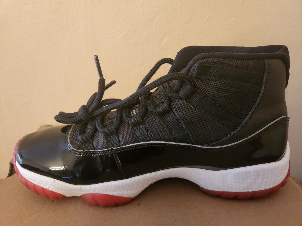 Jordan 11 Retro Playoffs Bred (2019) 378037 061 Size 9.5  display picture 2