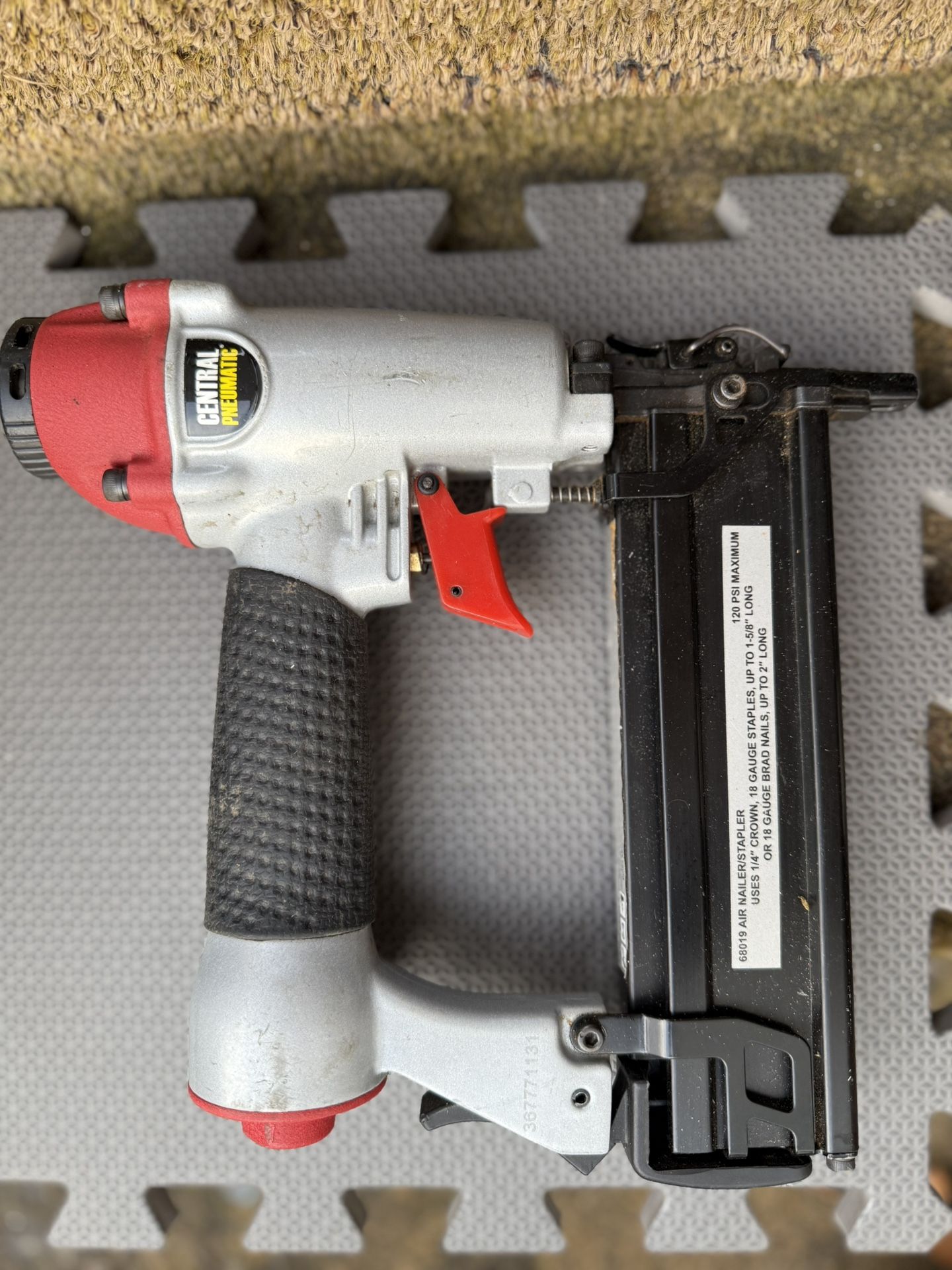 Central Pneumatic 68021 Air Brad Nailer 18-gauge