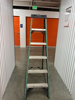 Werner Fiberglass Step Ladder