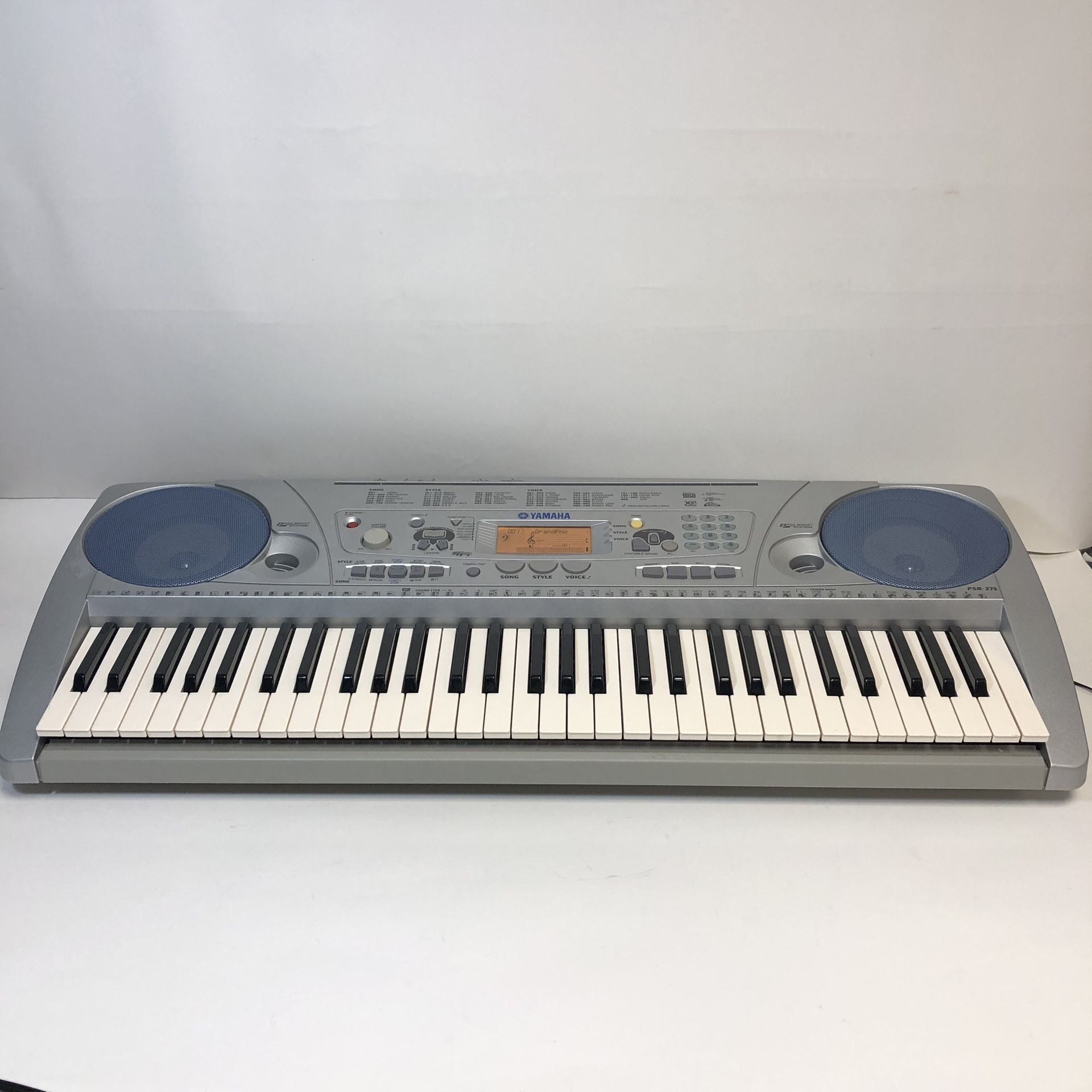Yamaha Portatone PSR-275 Electronic Keyboard with Built-In Speaker and 61 Keys 