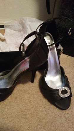 DELICIOUS pair of med 7 1/2 heels.