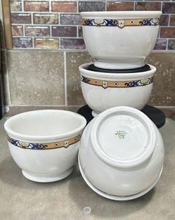 UNIQUE Vintage Set Of 4 Soup Bowls