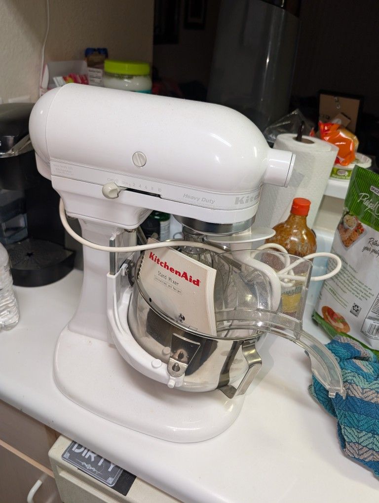 KitchenAid Heavy Duty Stand Mixer – Like New, w/ Accessories
