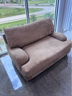 Beautiful Brown Suede Sleeper Loveseat in Great Condition Delivery Available 🚚