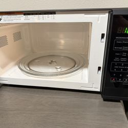 Kenmore 1000W Black Microwave 